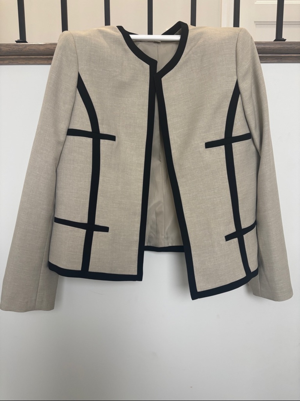 Jones Studio Beige Open-Front Blazer with Black Trim, size 12